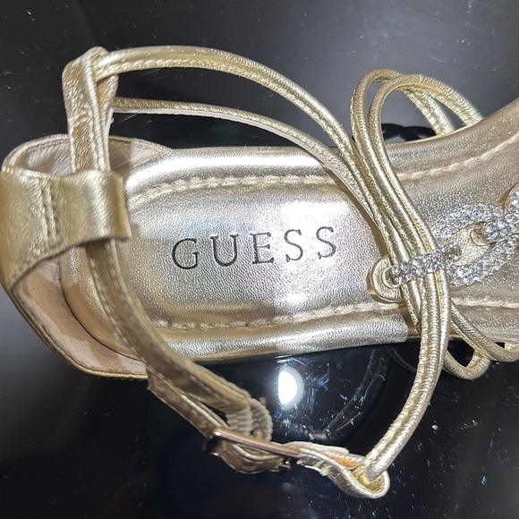 Guess ladies sandals, gold with bling! - Picture 5 of 6